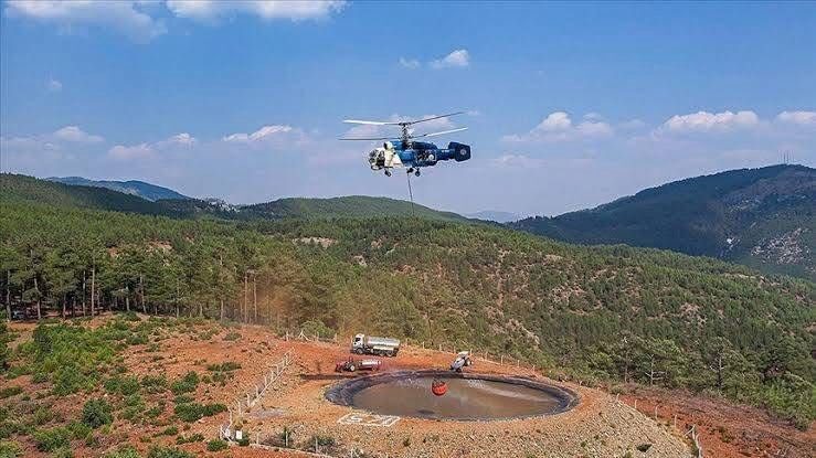 Bayat’ta Orman Yangınlarıyla Mücadele İçin Helikopter Destekli Yangın Havuzu Kuruldu Afyonkarahisar'ın Bayat ilçesinde, orman yangınlarıyla mücadele için helikopter destekli bir