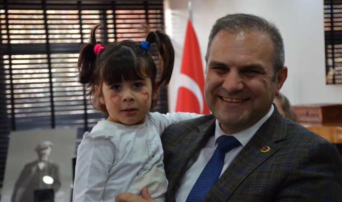 Bayırköy’de Ramazan Bayramı, Belediye Başkanı Dilsiz’in katılımıyla coşkuyla kutlandı Bayırköy Belediye Başkanı Aykut Dilsiz, Ramazan Bayramı'nı coşkuyla kutlayarak, vatandaşlarla