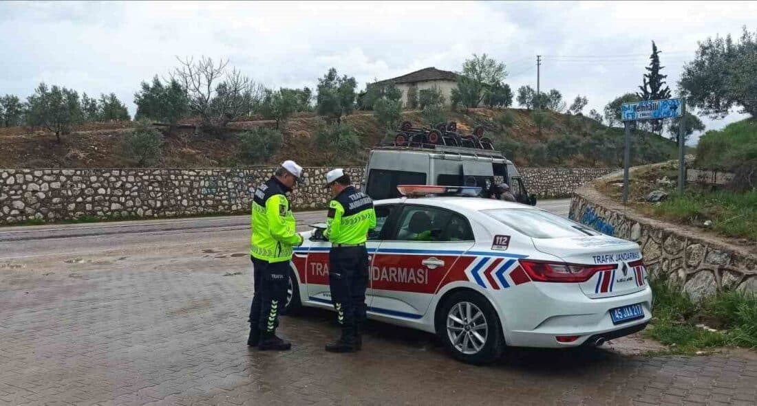 Ramazan Bayramı Süresince Manisa’da Trafik Denetimleri Sürüyor Manisa İl Jandarma Komutanlığı, Ramazan Bayramı'nda 9 gün süresince trafik