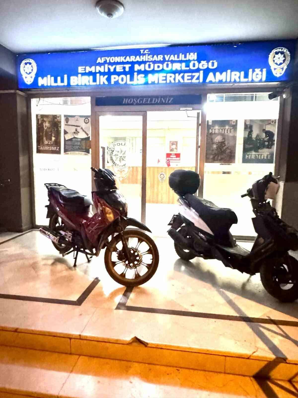 Afyonkarahisar’da çalınan motosikletler, gece bekçilerinin dikkati sayesinde bulundu. Olayla ilişkili