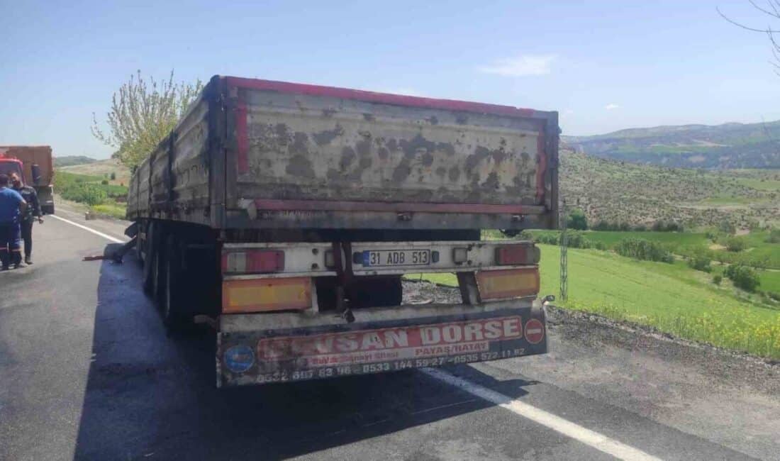 Adıyaman’da Tırın Dorsesinde Yangın Çıktı, Maddi Hasar Meydana Geldi Adıyaman-Gölbaşı Karayolu'nda Mahsun Solmaz'a ait bir tırın dorsesi yangın çıkardı.