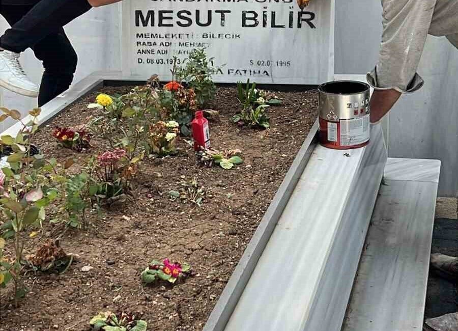 Bilecik’teki Şehir Mezarlığı’nda Şehitlik İçin Önemli Bakım Çalışmaları Gerçekleştirildi Bilecik İl Özel İdaresi, Bilecik Şehir Mezarlığı'ndaki şehitlikte bakım çalışmaları
