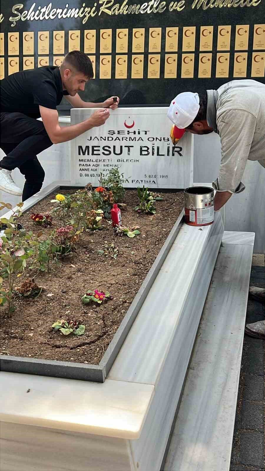 Bilecik İl Özel İdaresi, Bilecik Şehir Mezarlığı'ndaki şehitlikte bakım çalışmaları