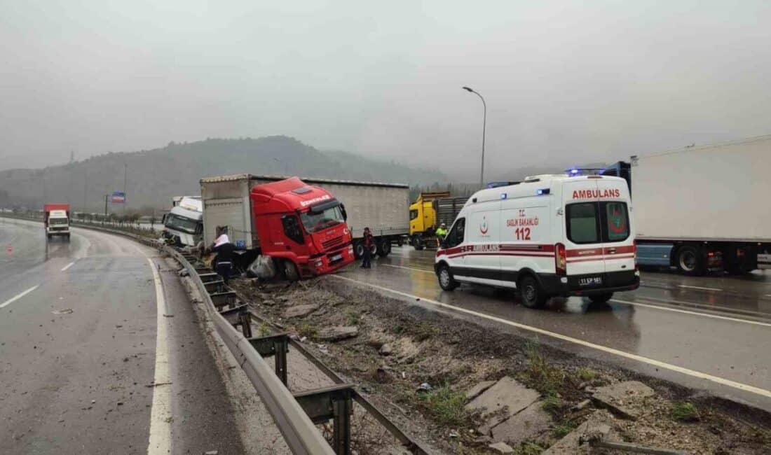 Bilecik’te Tır Çarpışması Sonucu 1 Kişi Yaralandı Bilecik'te iki tırın çarpışması sonucu A.D. yaralanarak hastaneye kaldırıldı. Yağmurlu