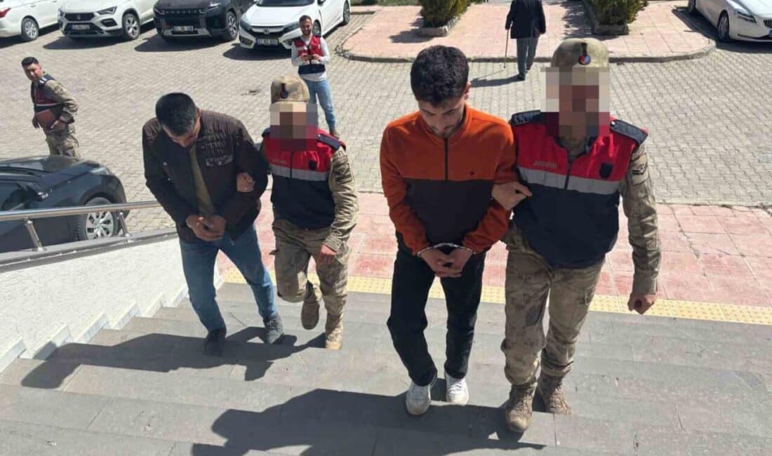 Bitlis’te 5 düzensiz göçmenle birlikte 4 organizatör gözaltına alındı. Bitlis'te jandarma, göçmen kaçakçılığıyla mücadele kapsamında 20-22 Nisan'da 4 organizatörle