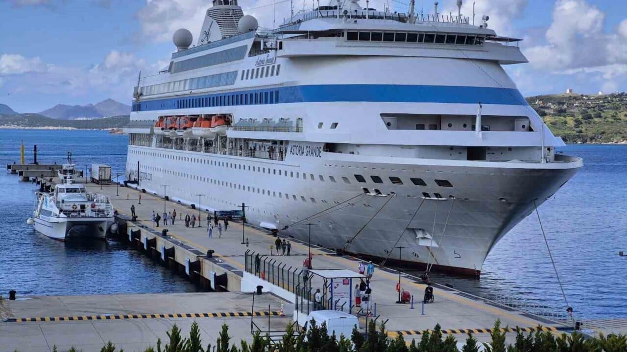 Muğla'nın Bodrum ilçesi, 2025 kruvaziyer sezonunu Palau bayraklı Astoria Grande