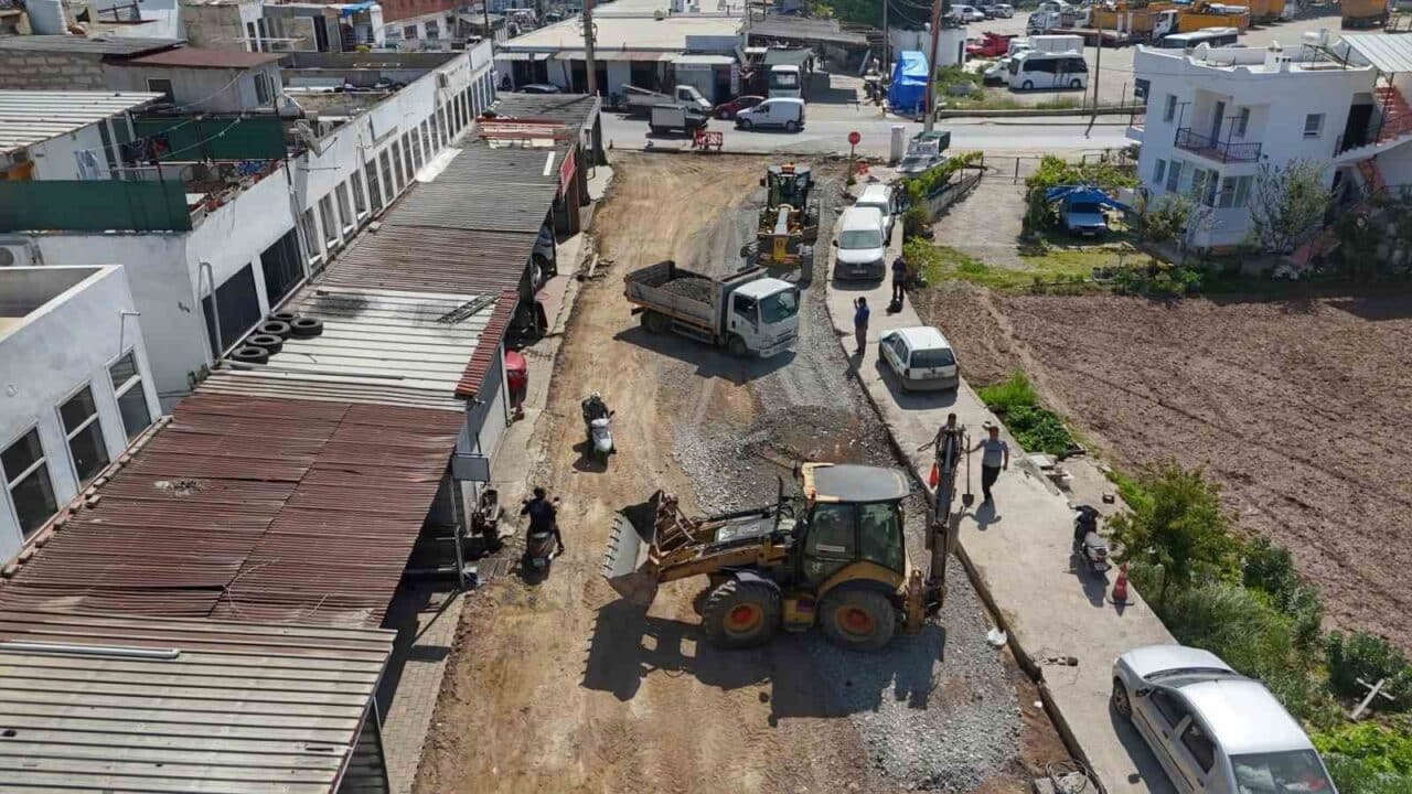 Bodrum Belediyesi Fen İşleri Müdürlüğü, çeşitli mahallelerde asfalt çalışmalarına devam