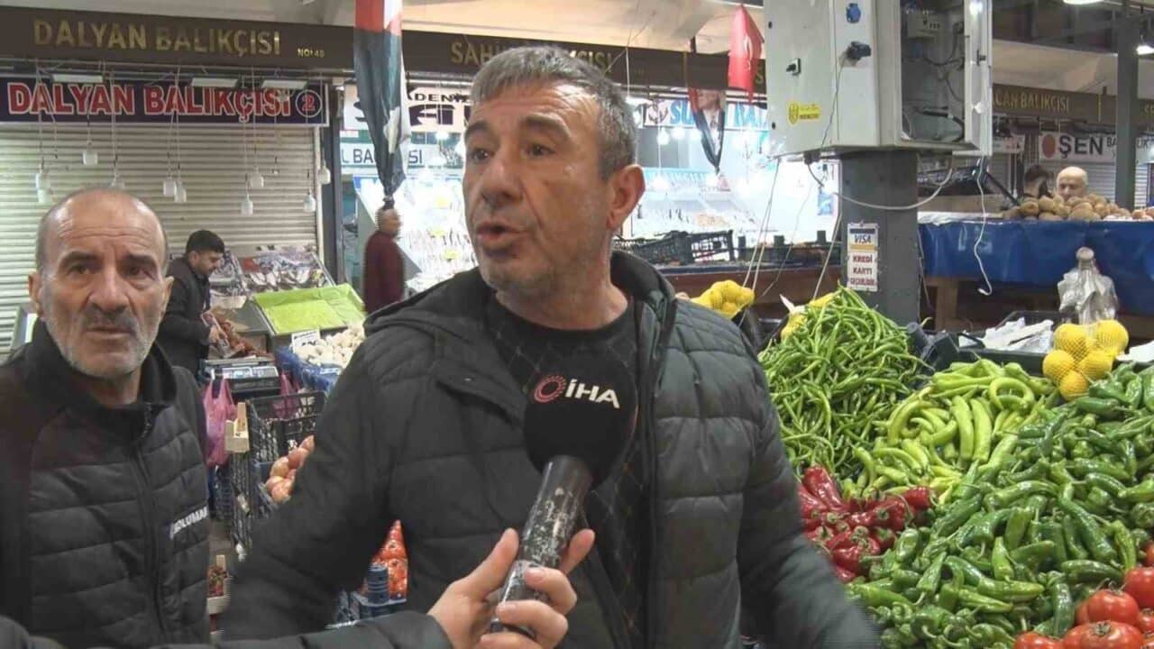 Cumhuriyet Halk Partisi'nin boykot çağrısına tepki gösteren esnaf Hamza Doğan,