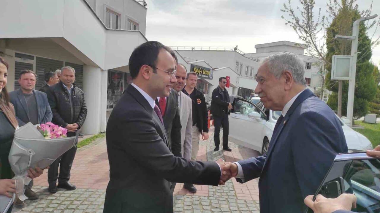 Bülent Arınç ve oğlu Ahmet Mücahit Arınç, Selendi'yi ziyaret etti.