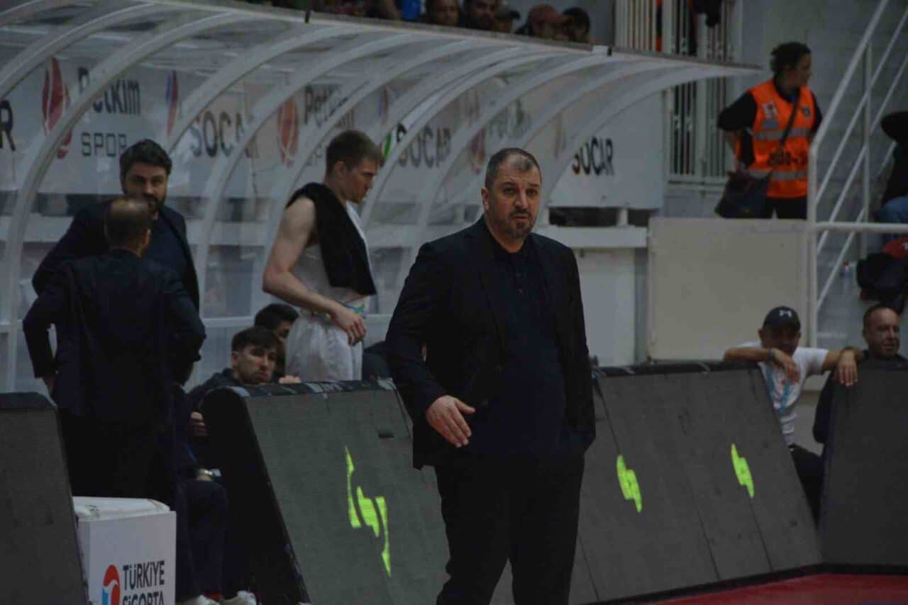 Aliağa Petkimspor, Türkiye Sigorta Basketbol Süper Ligi'nde Merkezefendi Belediyesi Basket'i