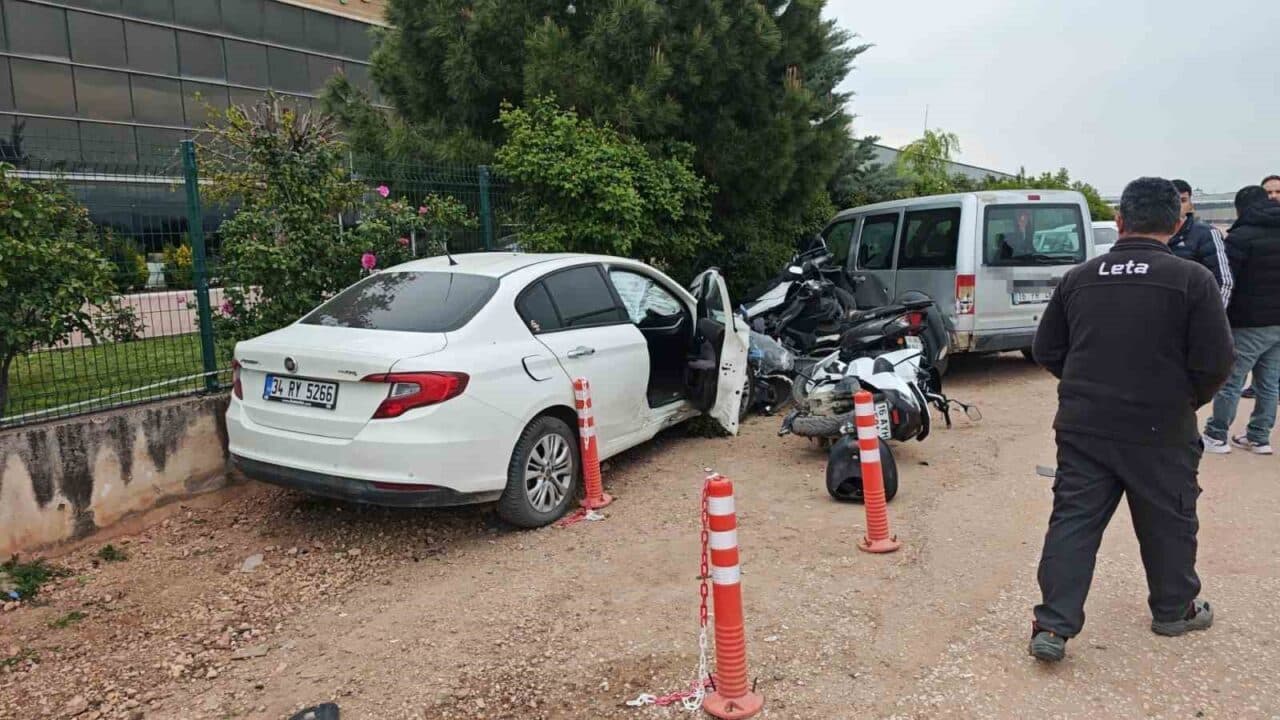 Bursa'nın İnegöl ilçesinde 3 otomobil ve 5 motosikletin karıştığı kazada