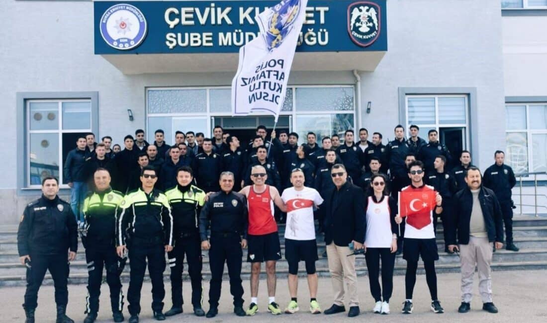 Türk Emniyet Teşkilatı’nın 180. yılı için Bursalı maratoncular koştu Bursa'da Yasin Avcı, Gülbeyaz Özdemir, Metin Bozkurt ve Emin Sonlu,