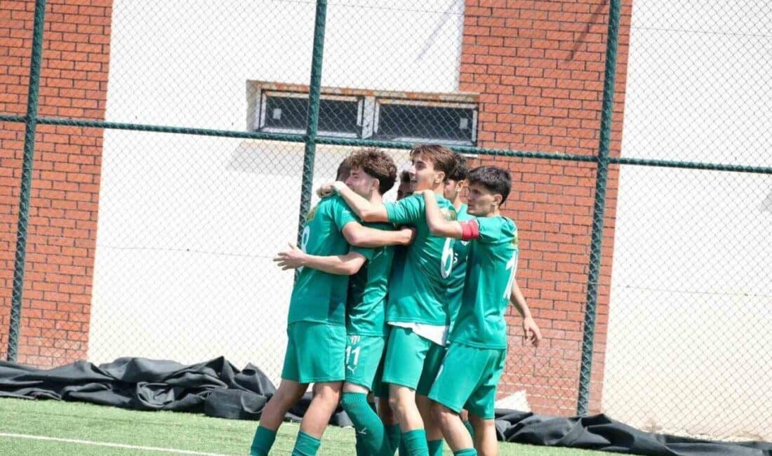 Bursaspor U19 Takımı, Eskişehirspor’u yenerek şampiyonluğunu erken ilan etti. Bursaspor U19 takımı, Eskişehirspor'u yenerek sezon sonuna yaklaşırken şampiyonluğunu garantiledi.