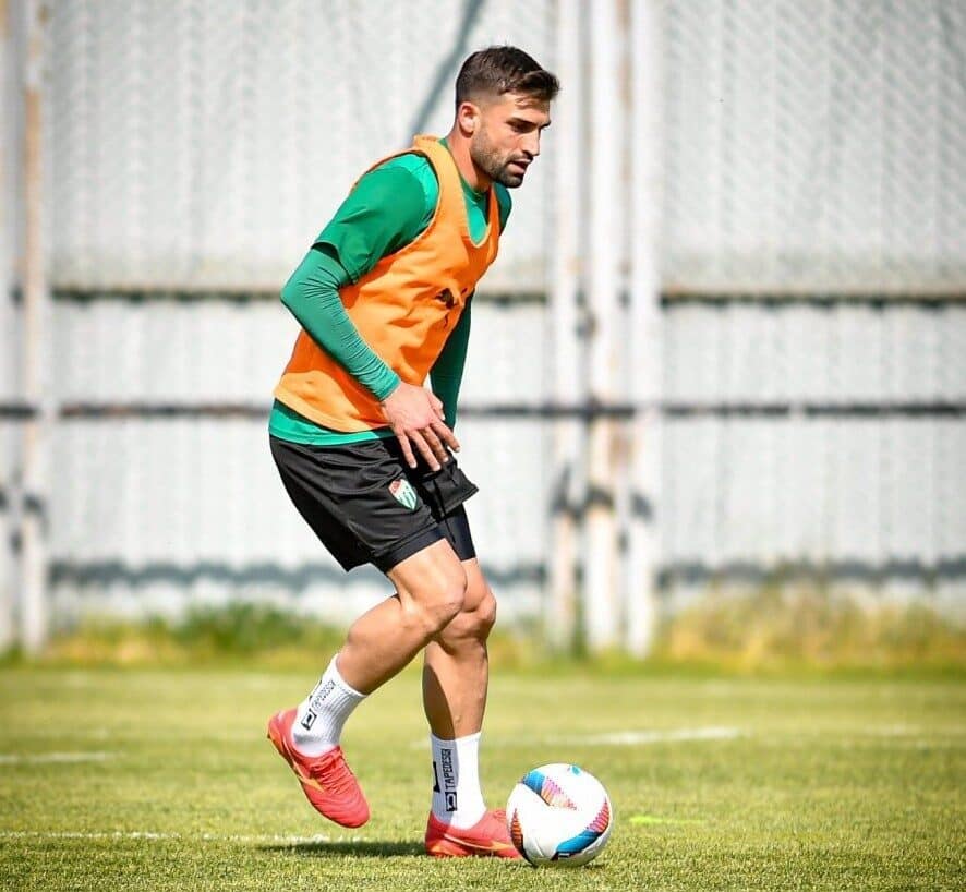TFF 3. Lig'de şampiyonluğa ulaşan Bursaspor, Bornova 1877 ile oynayacağı
