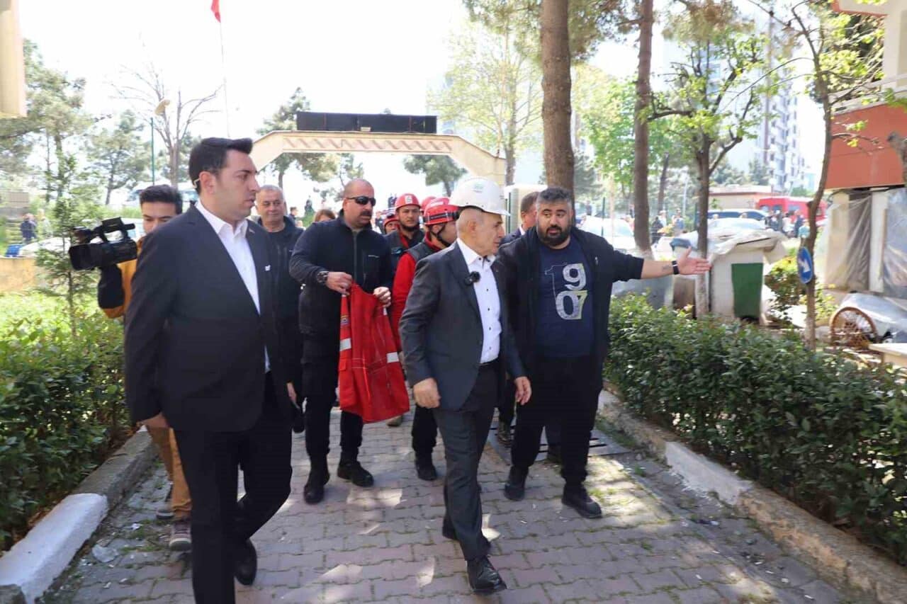 Marmara Denizi’nde meydana gelen 6.2 büyüklüğündeki deprem sonrası Büyükçekmece Belediyesi,