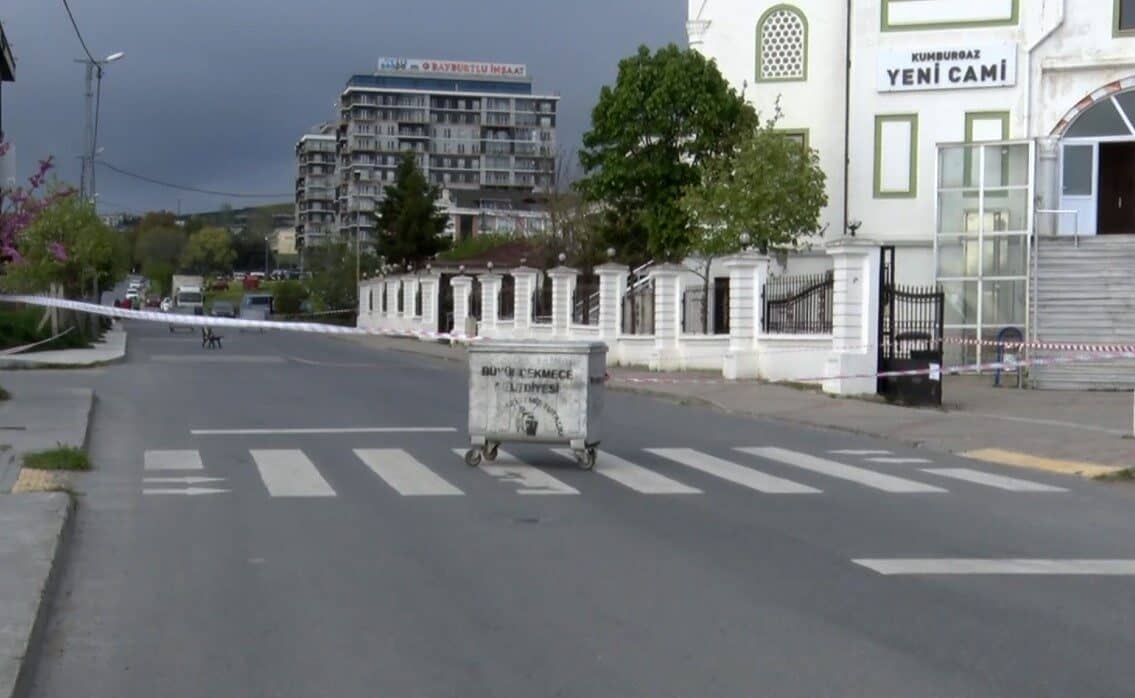 Silivri açıklarında gerçekleşen 6.2 büyüklüğündeki deprem, Büyükçekmece Kumburgaz Yeni Camii'nin