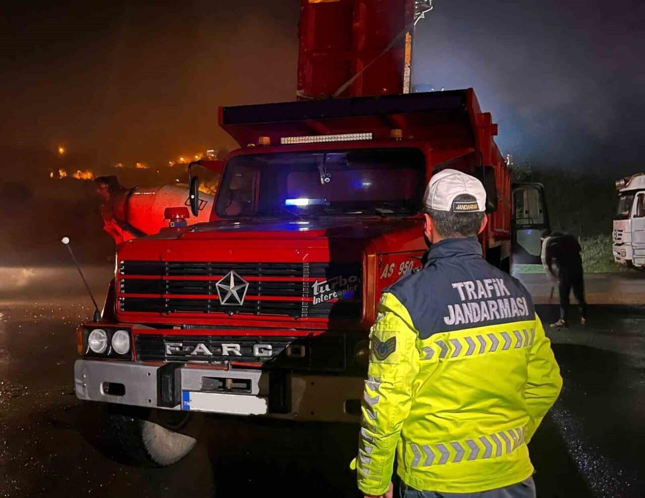 Ordu'da jandarma, Ünye-Akkuş-Niksar Karayolu'nda çakar lamba ve ses cihazı bulunduran