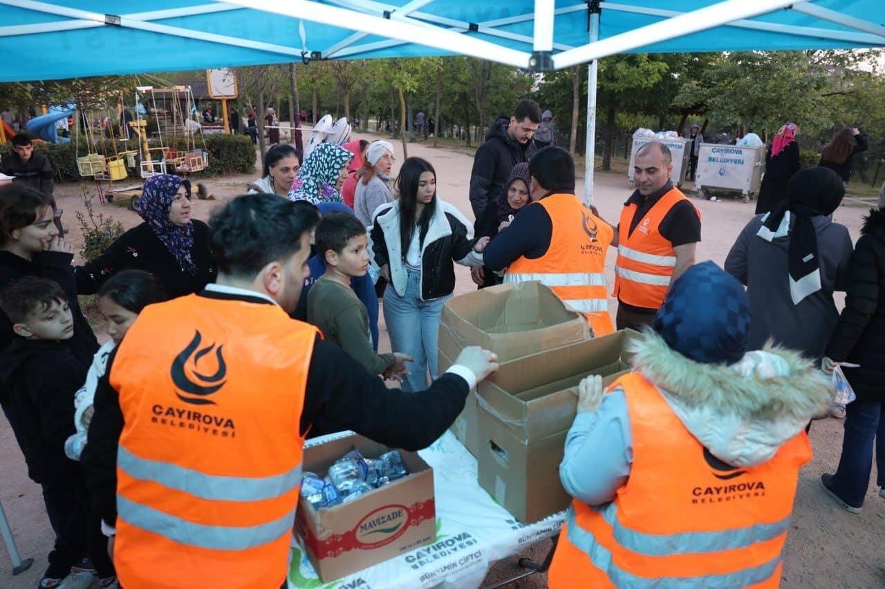 İstanbul merkezli 6.2 büyüklüğündeki deprem, Kocaeli'nin Çayırova ilçesinde de hissedildi.