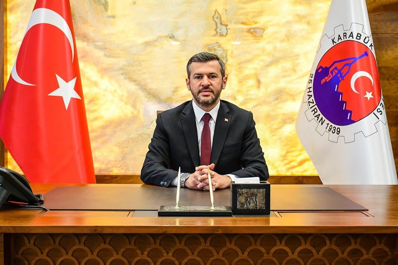 Karabük Belediye Başkanı Özkan Çetinkaya, Karabük Demir Çelik Fabrikaları'nın temellerinin