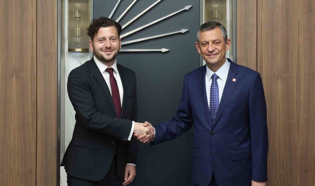 CHP Lideri Özgür Özel, Almanya Yeşiller Partisi Eş Başkanı Felix Banaszak ile buluştu CHP Lideri Özgür Özel, Almanya Yeşiller Partisi Eş Genel Başkanı