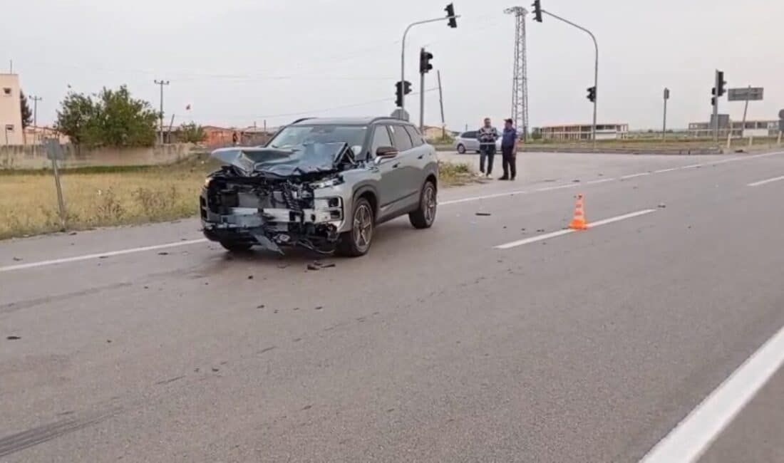 Adana’nın İmamoğlu ilçesinde cip ve motosikletin çarpışması sonucu 2 kişi ağır yaralandı. Adana'nın İmamoğlu ilçesinde cip ve motosikletin çarpışması sonucu 21 yaşındaki