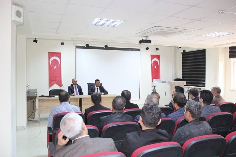 Cizre’de LGS Öncesi Ortaokul Müdürlerine Bilgilendirme Toplantısı Düzenlendi Cizre'de Liselere Geçiş Sistemi (LGS) sınavı öncesi ortaokul müdürlerine bilgilendirme
