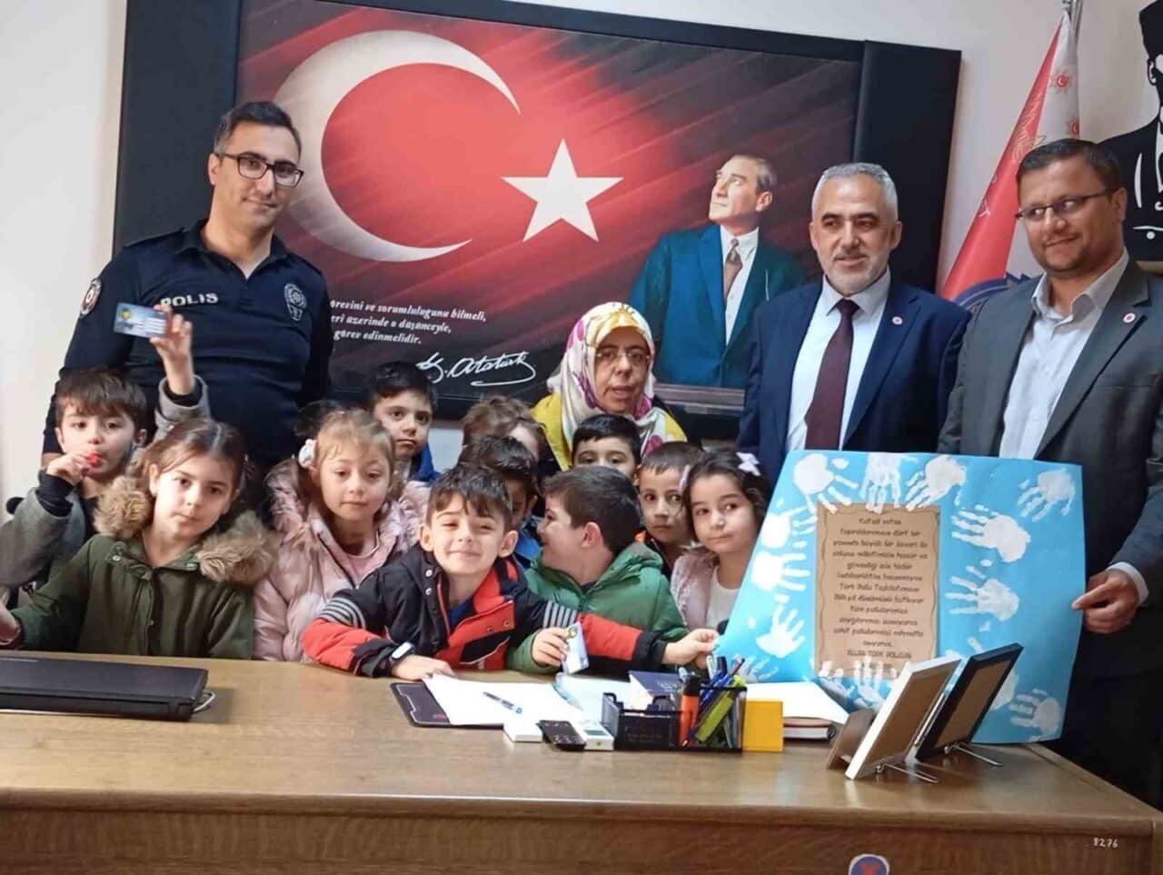 Çorum'un İskilip ilçesinde, İlçe Müftüsü Şuayip Güllü ve 4-6 yaş