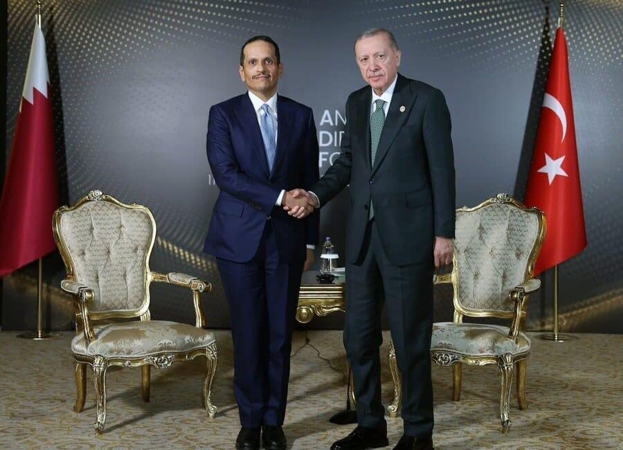 Cumhurbaşkanı Erdoğan, Antalya Diplomasi Forumu kapsamında Katar Başbakanı El Sani ile bir araya geldi. Cumhurbaşkanı Recep Tayyip Erdoğan, Antalya Diplomasi Forumu kapsamında Katar Başbakanı