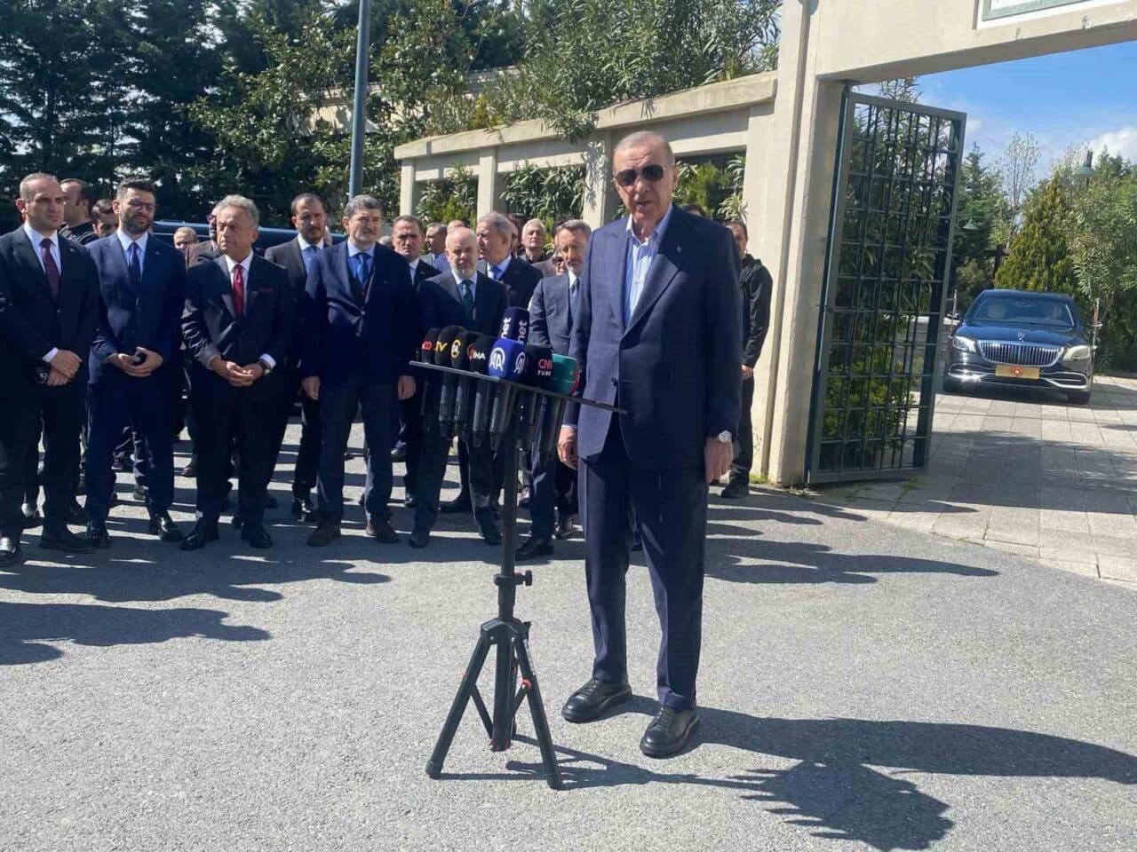 Cumhurbaşkanı Recep Tayyip Erdoğan, Cuma namazı sonrası basın toplantısı düzenleyerek,