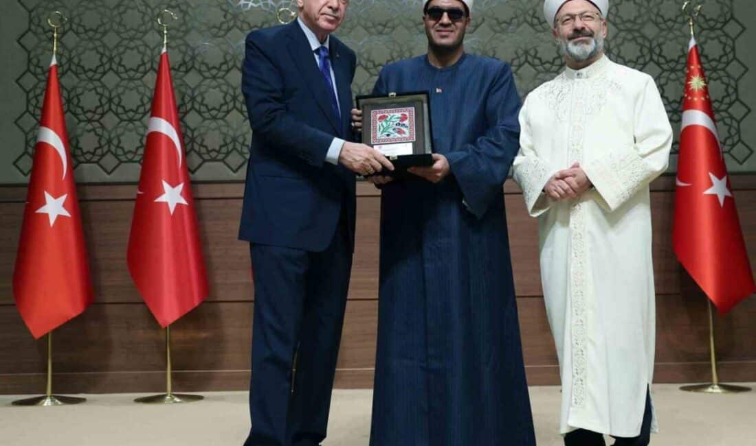 Erdoğan: Köklerimize Sarılmalı, Birliğimizi Güçlendirmeliyiz Cumhurbaşkanı Recep Tayyip Erdoğan, Uluslararası Kur’an-ı Kerim’i Güzel Okuma Yarışması'nda