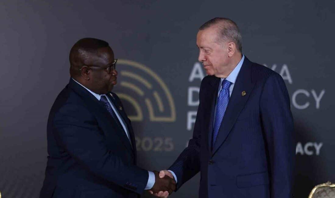 Cumhurbaşkanı Erdoğan, Sierra Leone Lideri Bio ile Antalya Diplomasi Forumu’nda İkili İlişkileri Görüşerek Savunma Sanayisini Ön Plana Çıkardı Cumhurbaşkanı Recep Tayyip Erdoğan, Antalya Diplomasi Forumu kapsamında Sierra Leone
