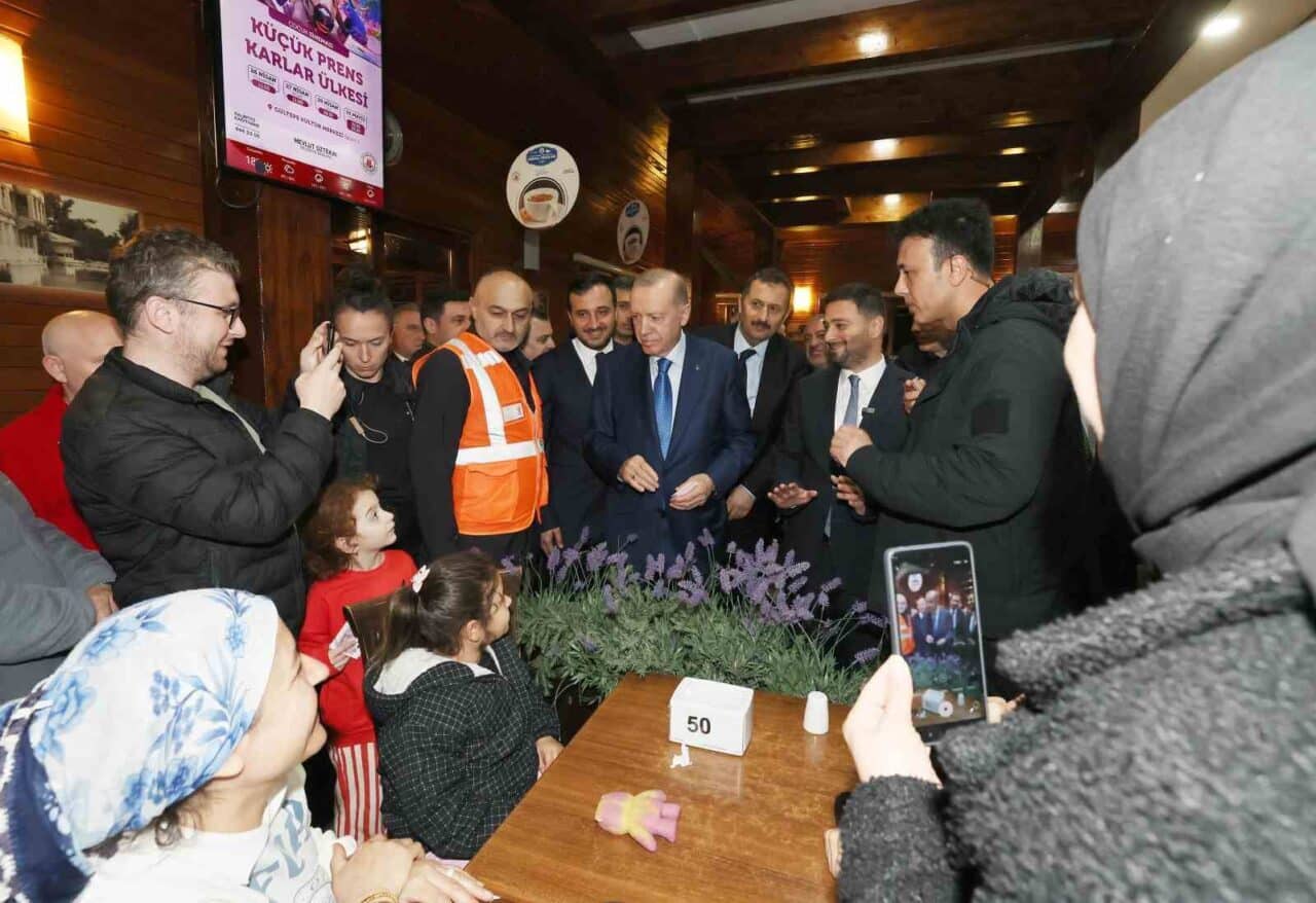 Cumhurbaşkanı Recep Tayyip Erdoğan, 6,2 büyüklüğündeki depremin ardından İstanbul'a gelerek