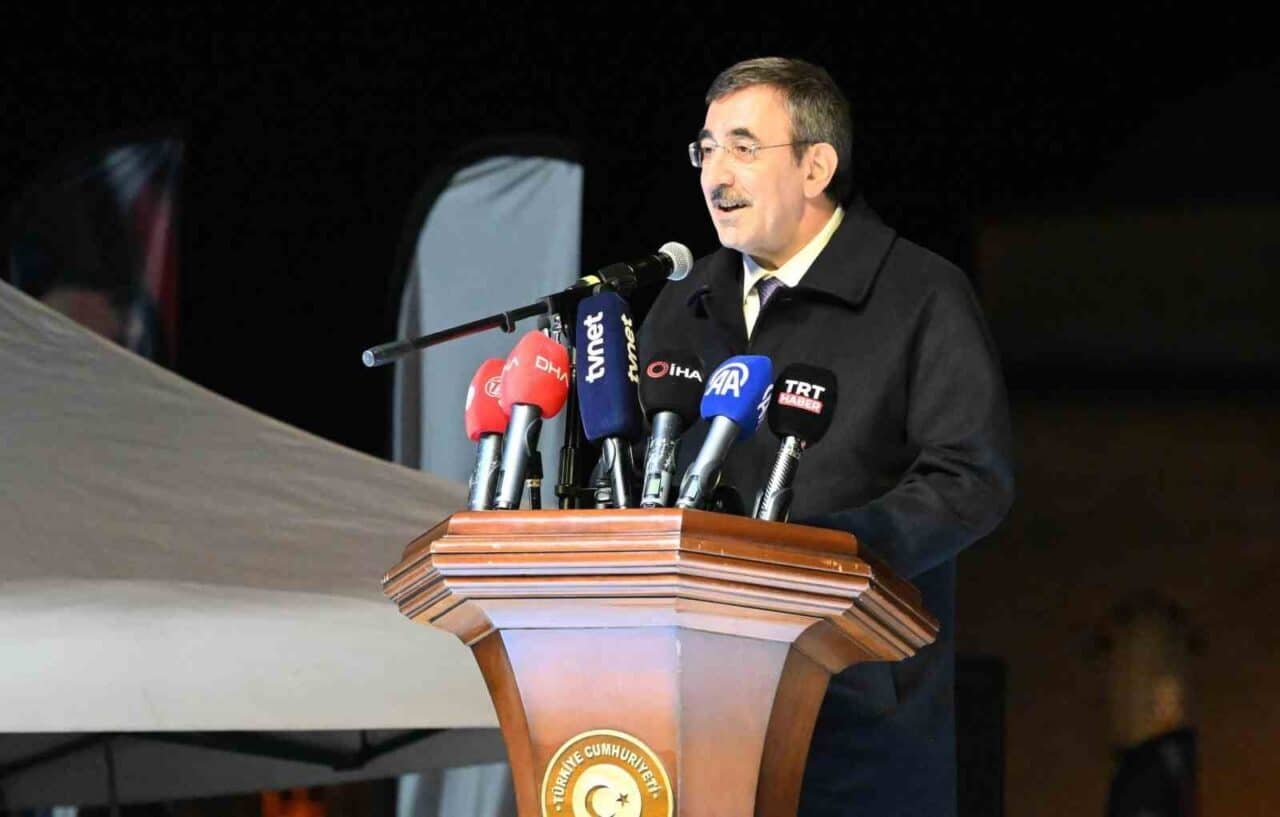 Cumhurbaşkanı Yardımcısı Cevdet Yılmaz, 26 Nisan 2025'te Erzincan'a gelecek. Yerel