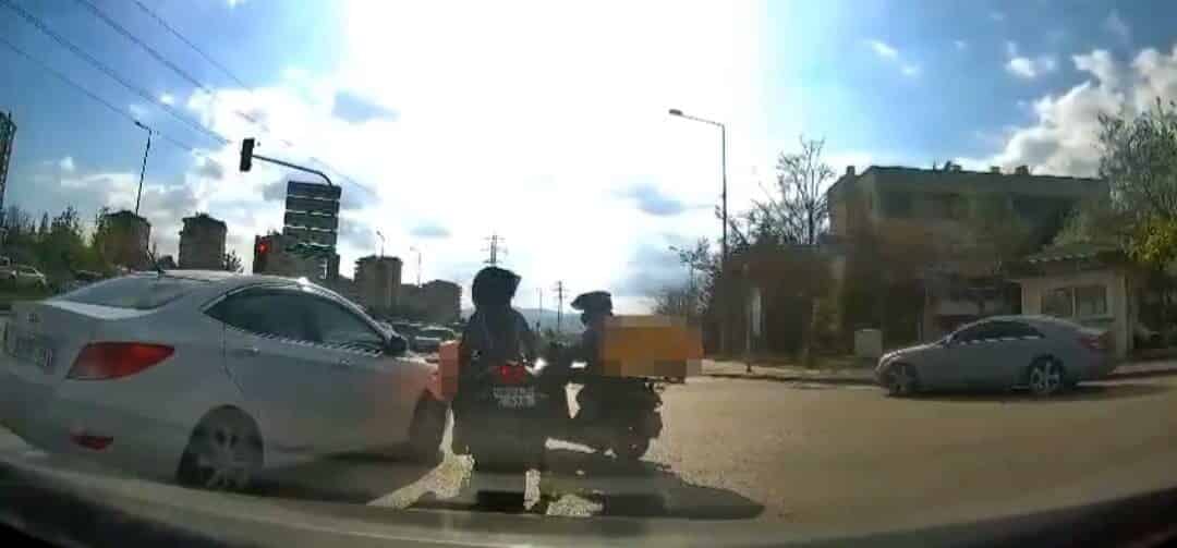 Ankara'nın Etimesgut ilçesinde, Selim A. adlı kurye, trafikte bir sürücü