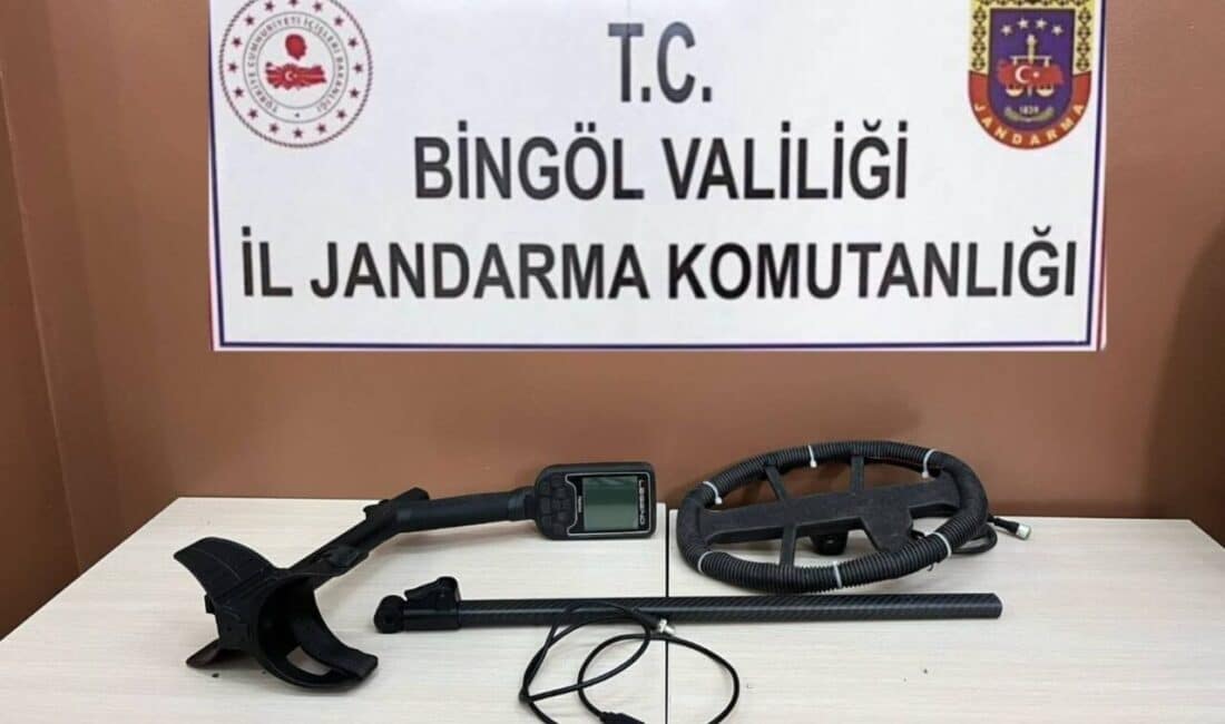 Bingöl’de Define Ararken Jandarma Tarafından Suçüstü Yakalanan F.B.’ye Adli İşlem Başlatıldı Bingöl'de F.B. adlı şahıs, dedektörle define ararken jandarma tarafından yakalandı.