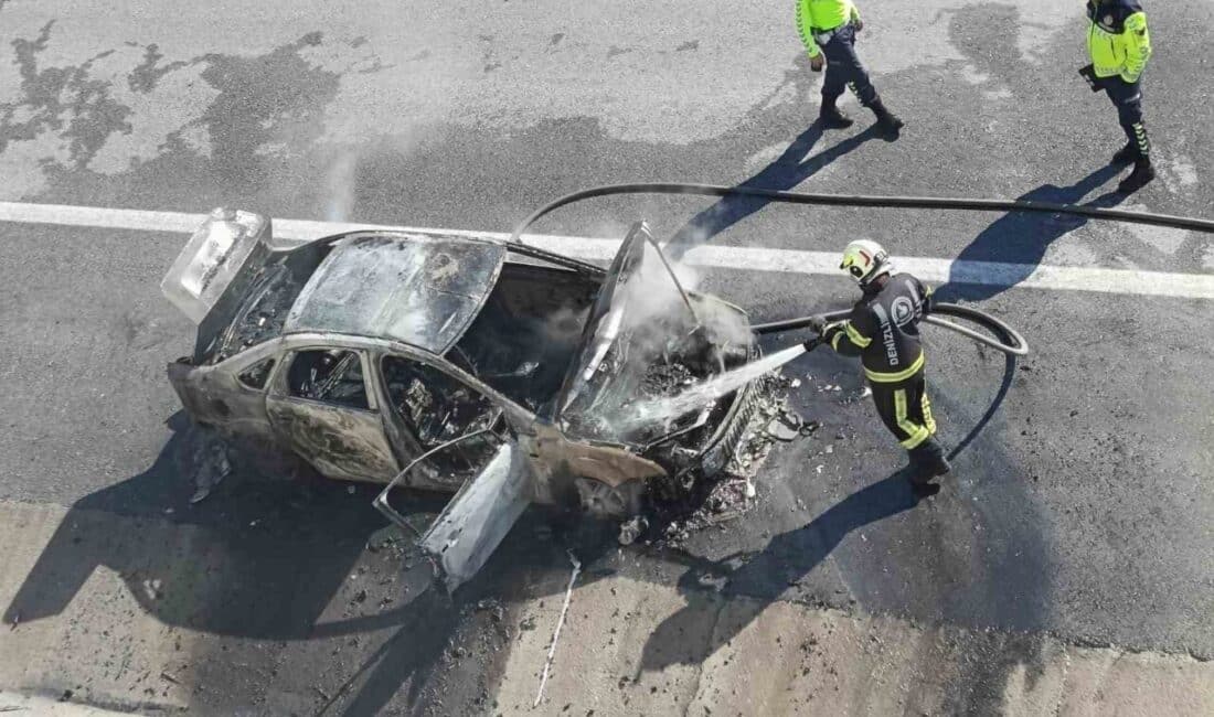 Denizli-Aydın Otoyolu'nda seyir halindeki otomobil bir anda alev aldı. Yangın