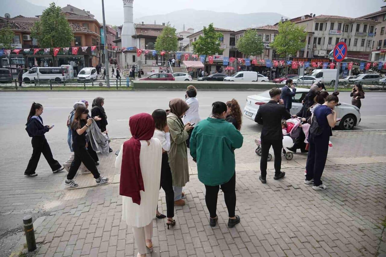 Marmara Denizi'nde meydana gelen deprem, Bursa'nın 17 ilçesi ve Yalova'da