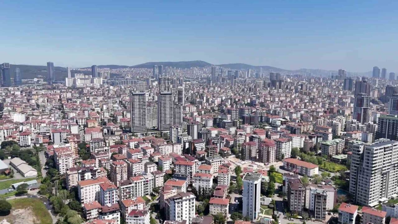 Silivri açıklarında 3,9 büyüklüğünde bir depremin ardından İstanbul'da 6,2 büyüklüğünde
