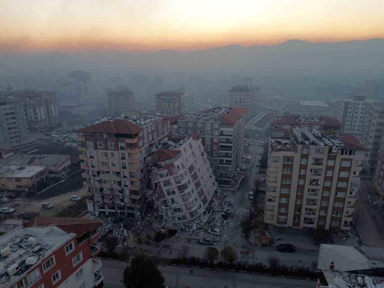 Marmara Bölgesi'ndeki depremin ardından Dr. Öğr. Üyesi Bülent Tansel, özellikle