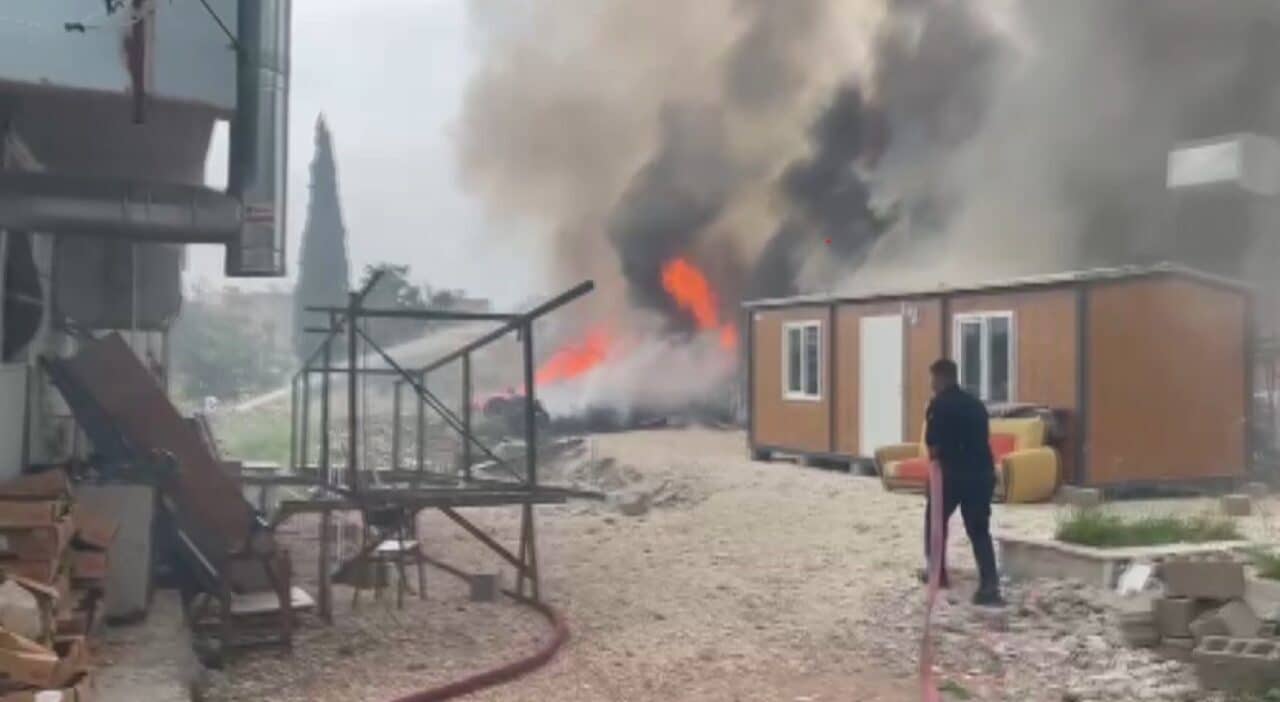 Hatay'ın Antakya ilçesinde, deprem sonrası konteynerlerde kalan Yeliz Yeral'ın evinde