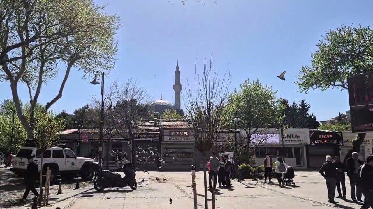 Silivri'de Piri Mehmet Paşa Camii, 6.2 büyüklüğündeki depremin ardından vatandaşları