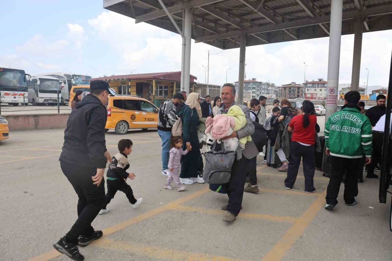 İstanbul'da meydana gelen 6.2 büyüklüğündeki deprem sonrası, Hatay'daki afetzede vatandaşlar