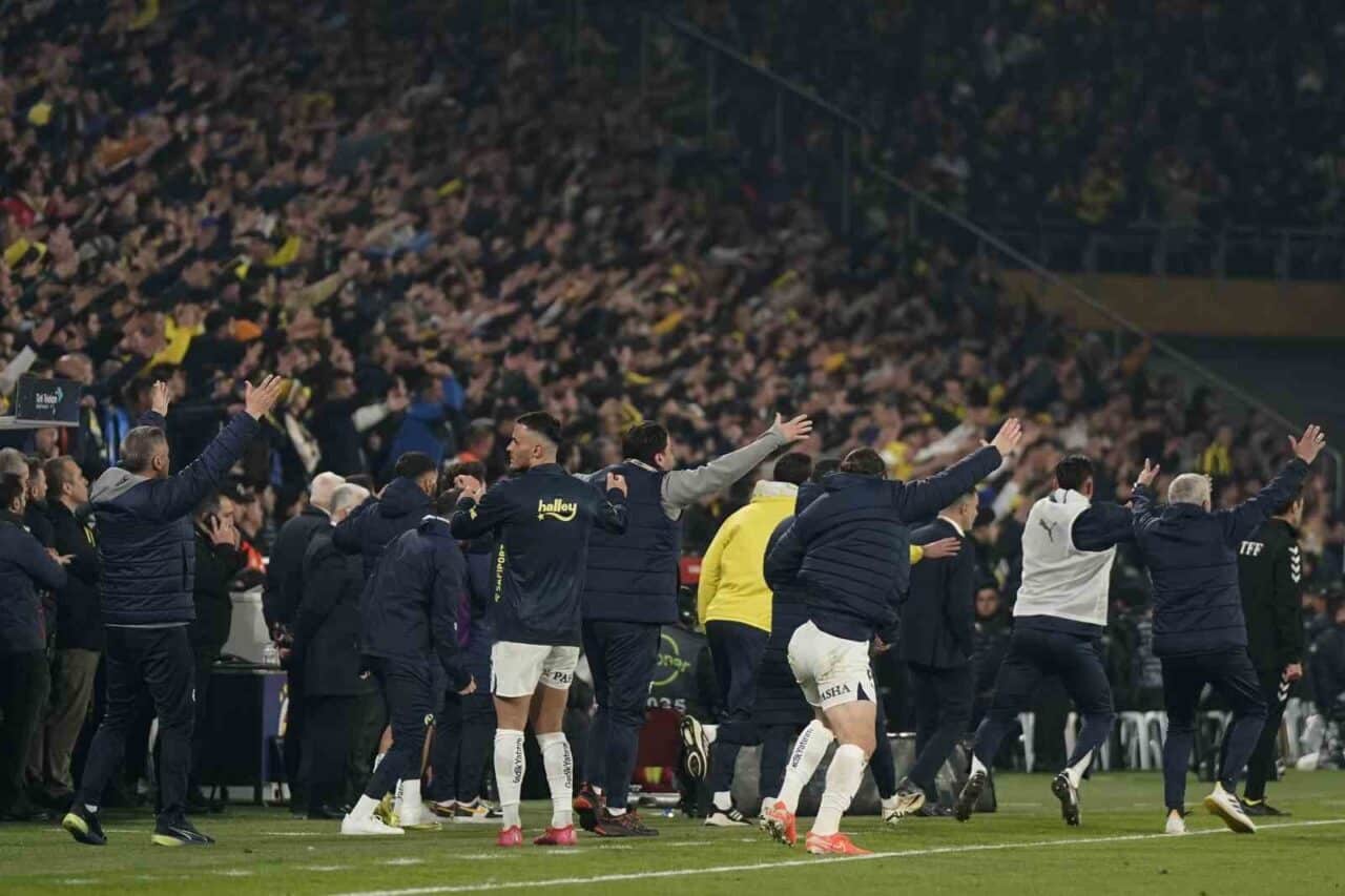 Ziraat Türkiye Kupası çeyrek finalinde Fenerbahçe, Galatasaray'ı 2-1 yenerken, maçın