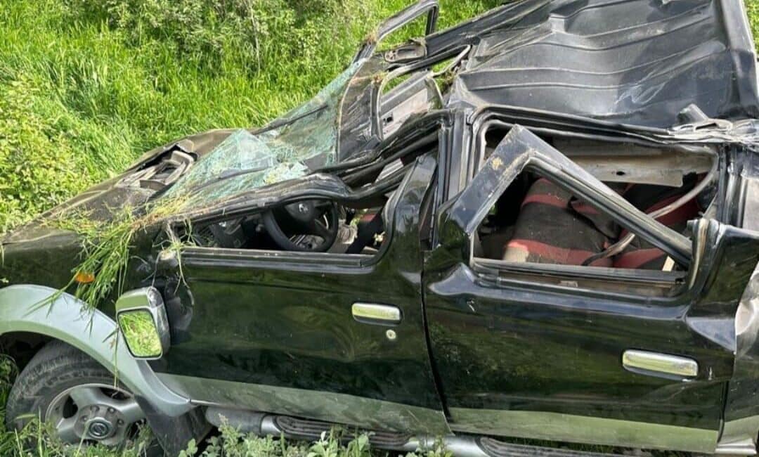 Hakkâri Derecik’te Kamyonet Şarampole Yuvarlandı: 4 Yaralı Hakkâri’nin Derecik ilçesinde M.T. yönetimindeki bir kamyonet şarampole devrildi. Kazada
