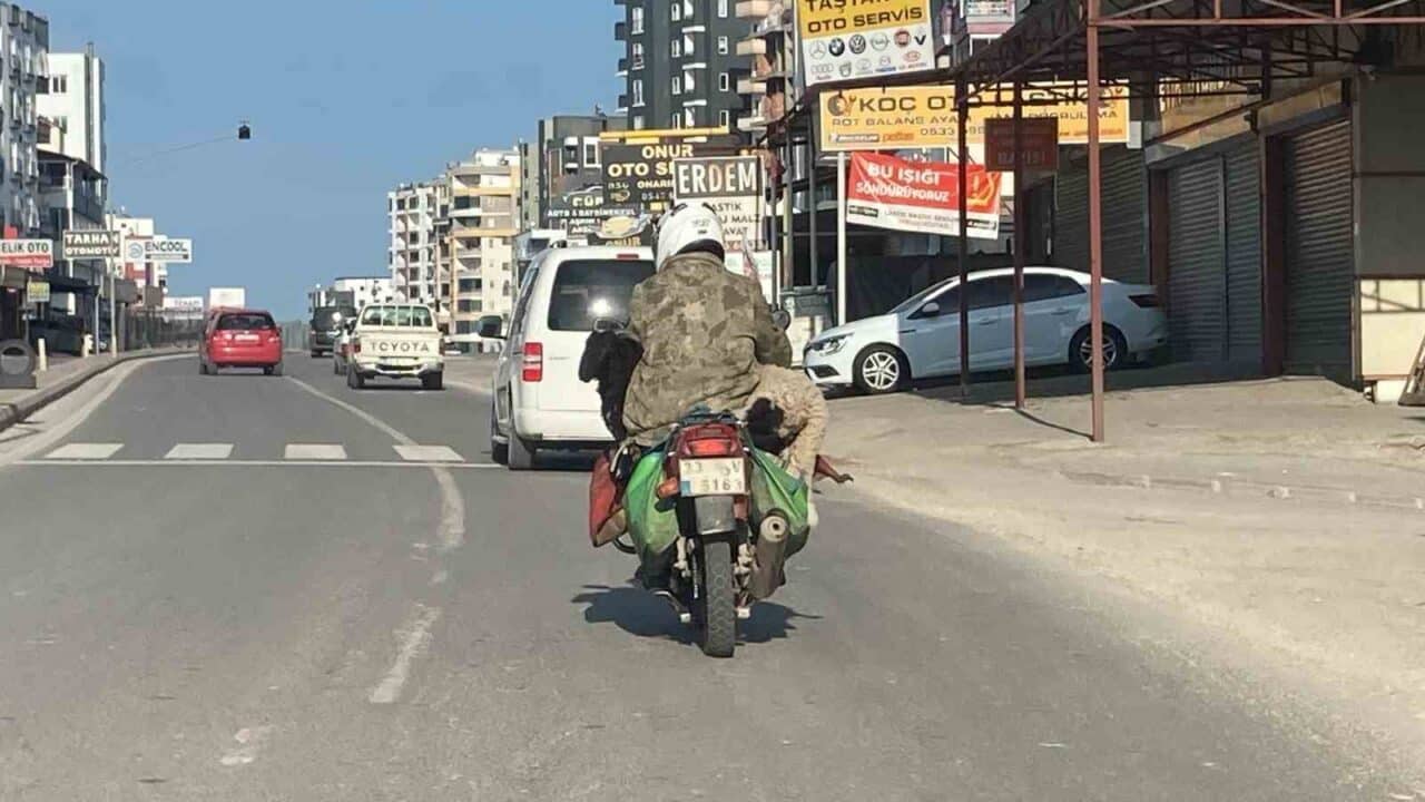 Mersin'in Erdemli ilçesinde bir motosikletli, Yavuz Sultan Selim Bulvarı'nda yoğun