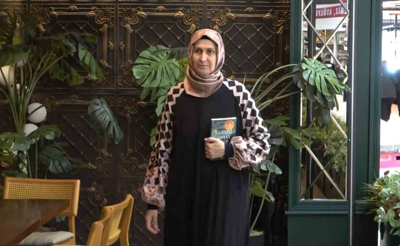 Safiye Çetinkaya, annesinin sağlık sorunları yüzünden hayatını sorgulamaya başladı ve