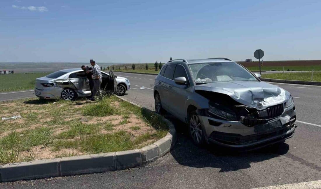 Diyarbakır-Mardin yolunda Kırmasırt Mahallesi’nde meydana gelen kazada dört kişi yaralandı. Diyarbakır-Mardin yolu üzerindeki Kırmasırt Mahallesi'nde gerçekleşen kazada, 34 MNT 827