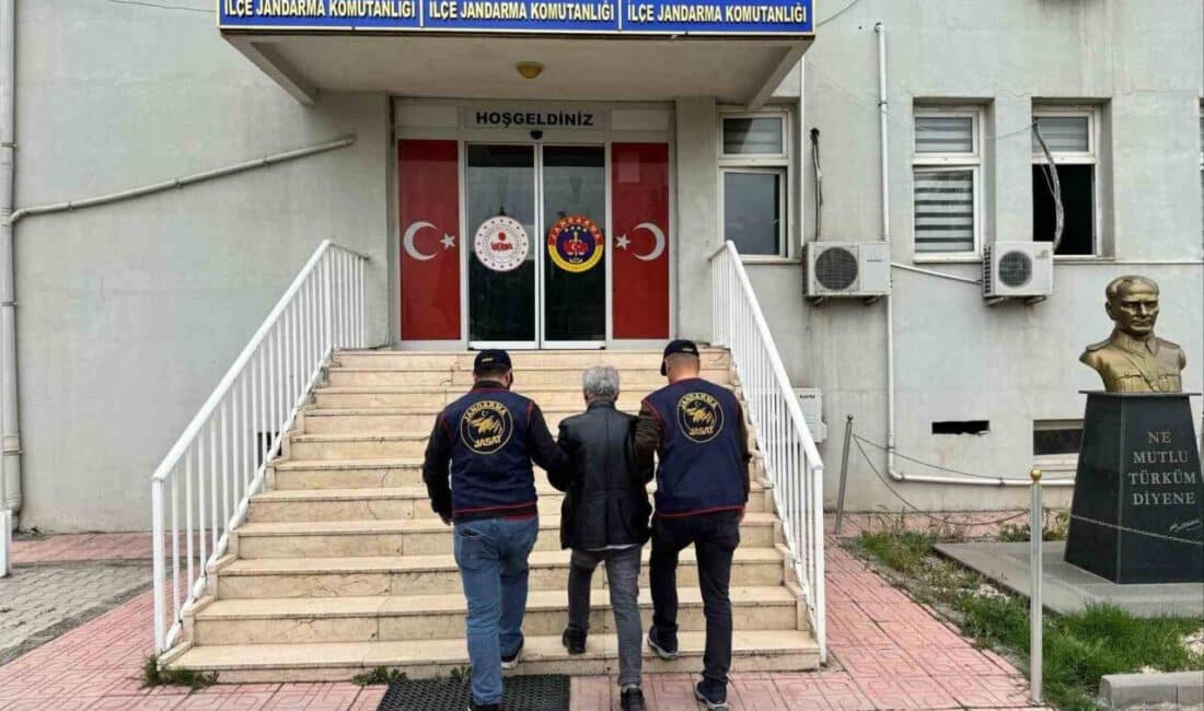 Diyarbakır’da 2007’den beri aranmakta olan cinayet zanlısı ve 10 yıl hapis cezası olan firari yakalandı. Diyarbakır'da 2007 yılından beri cinayet suçundan aranan A.R.T. ile 10