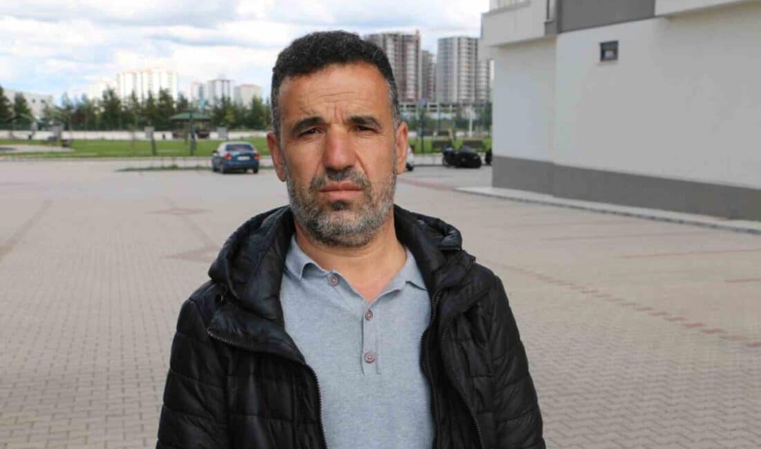 Diyarbakır’da Sokak Köpekleri Saldırıları Sonrasında 12 Başıboş Hayvan Barınağa Alındı Diyarbakır'ın Kayapınar ilçesinde, sokak köpeklerinin saldırıları mahalle sakinlerinde korku yarattı.