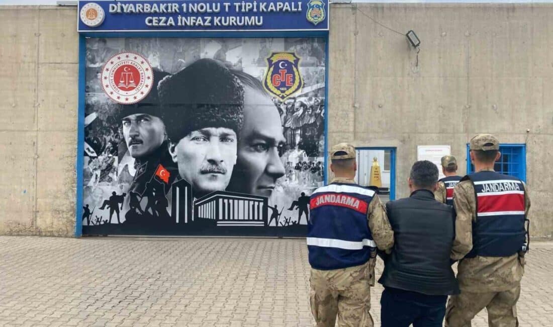 Diyarbakır’da Kasten Öldürme Suçundan Aranan Şahıs Jandarma Ekiplerince Tutuklandı Diyarbakır'da jandarma, "kasten öldürme" suçundan 10 yıl hapis cezası bulunan